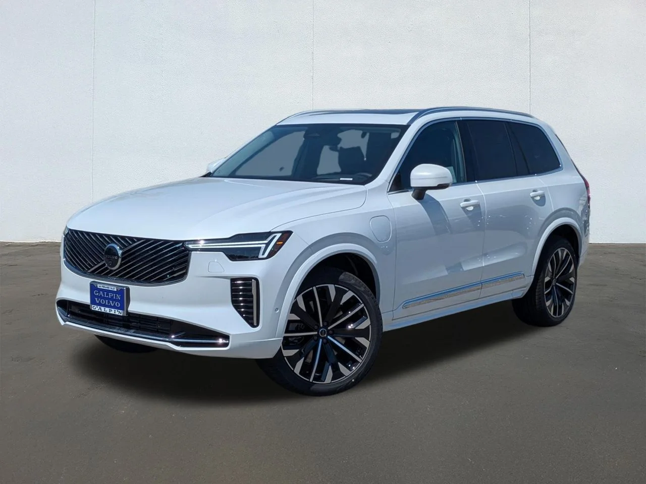 2026 Volvo XC90 T8 Recharge Ultra Bright 4WD's photo