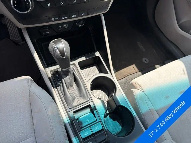 Used 2019 Molten Silver Hyundai SE image 12