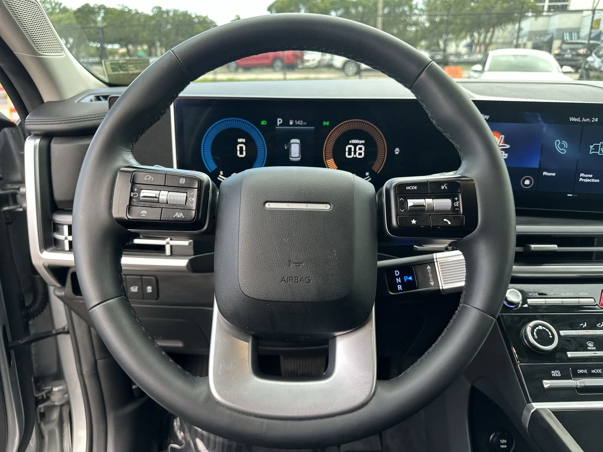 Used 2024 Shimmering Silver Hyundai SE image 11