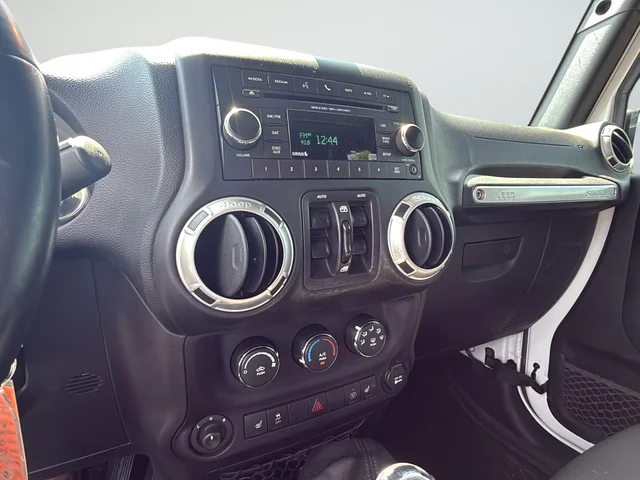 Used 2017 White Jeep Unlimited Sahara image 20