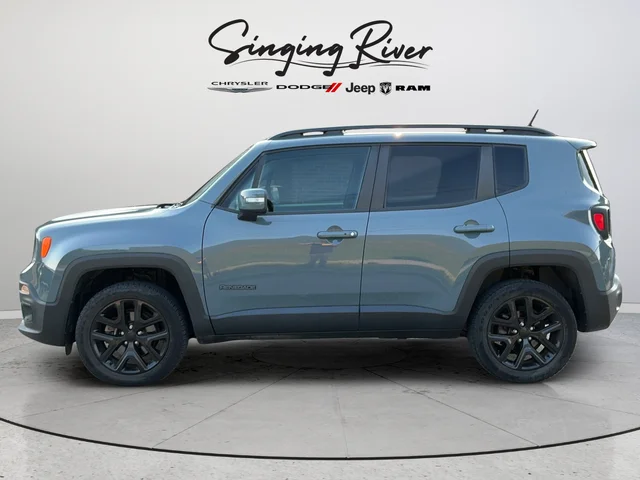 Used 2017 Gray Jeep Latitude image 4