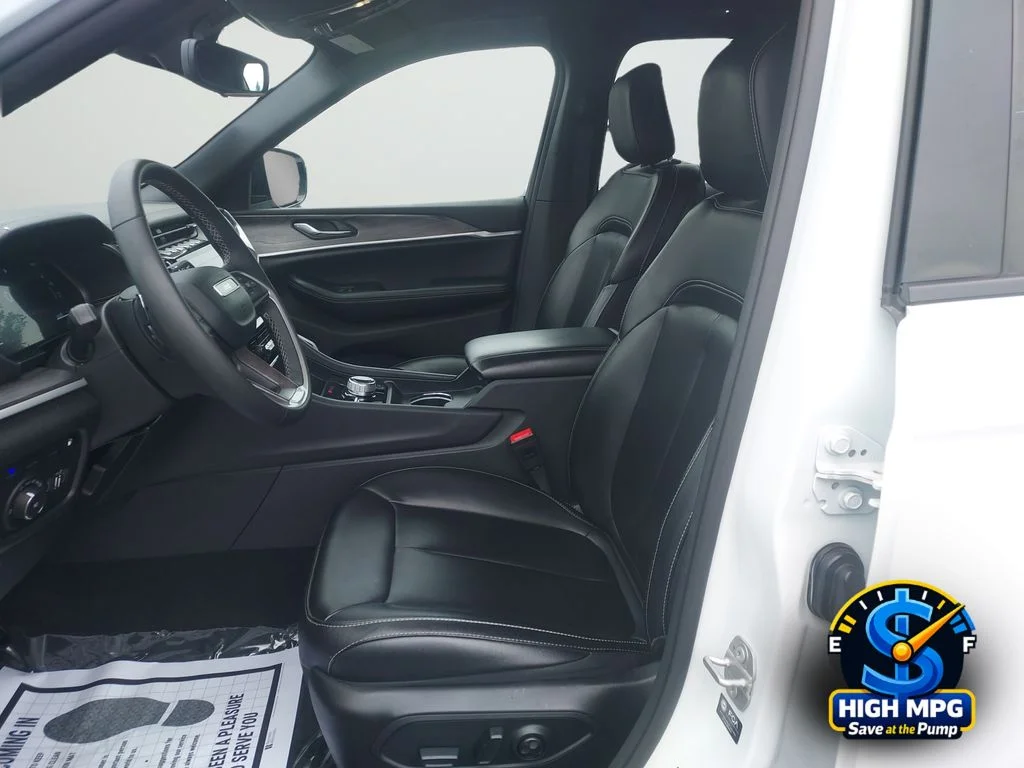 Used 2024 White Jeep 4xe image 30
