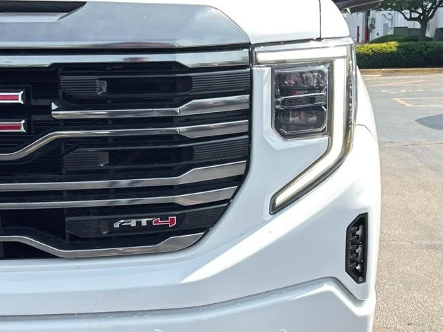 Used 2022 White GMC AT4 image 3