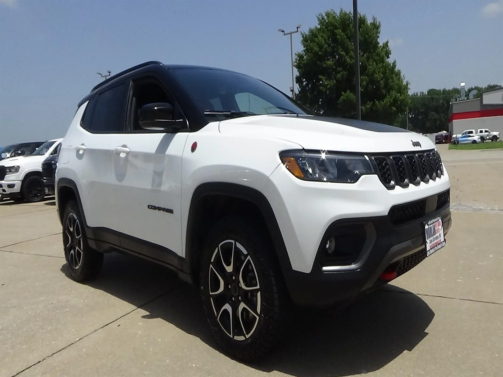 Certified Used 2025 Bright White Clear Coat (pw7) Jeep Trailhawk image 4