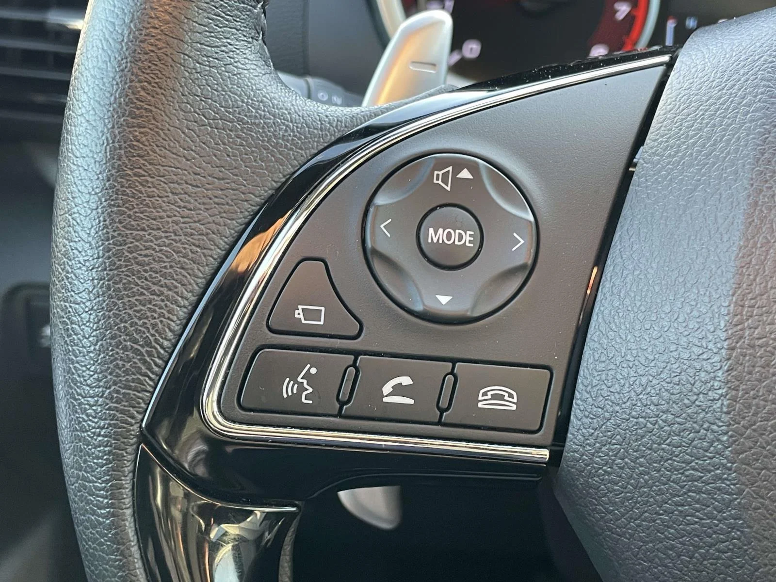 Used 2024 Mercury Gray Metallic Mitsubishi SEL image 10