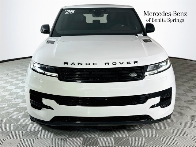Used 2025  Land Rover SE image 2
