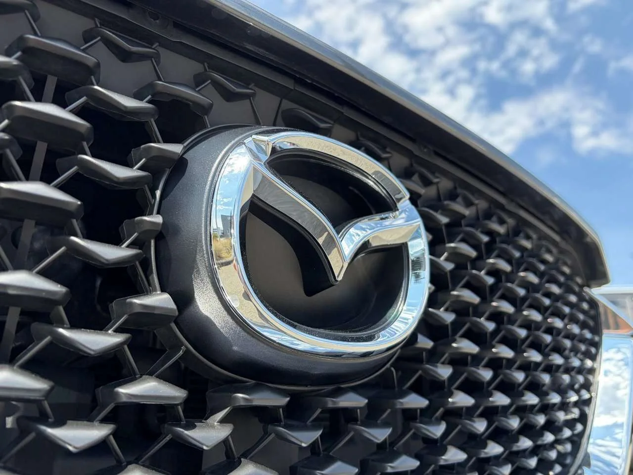 Used 2023  Mazda GX image 4