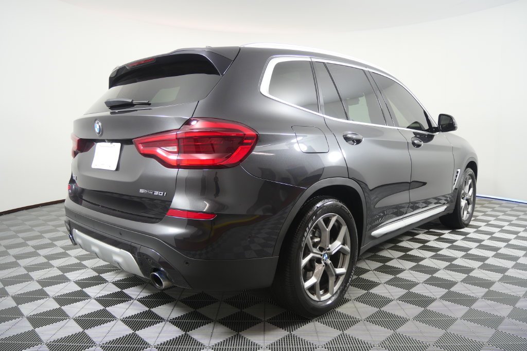 Used 2021 Dark Graphite Metallic BMW sDrive30i image 4