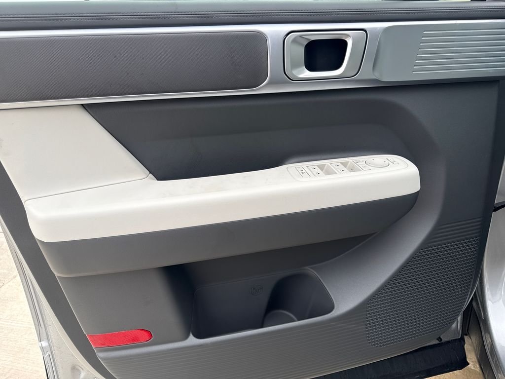 New 2027 Silver Hyundai SE image 10