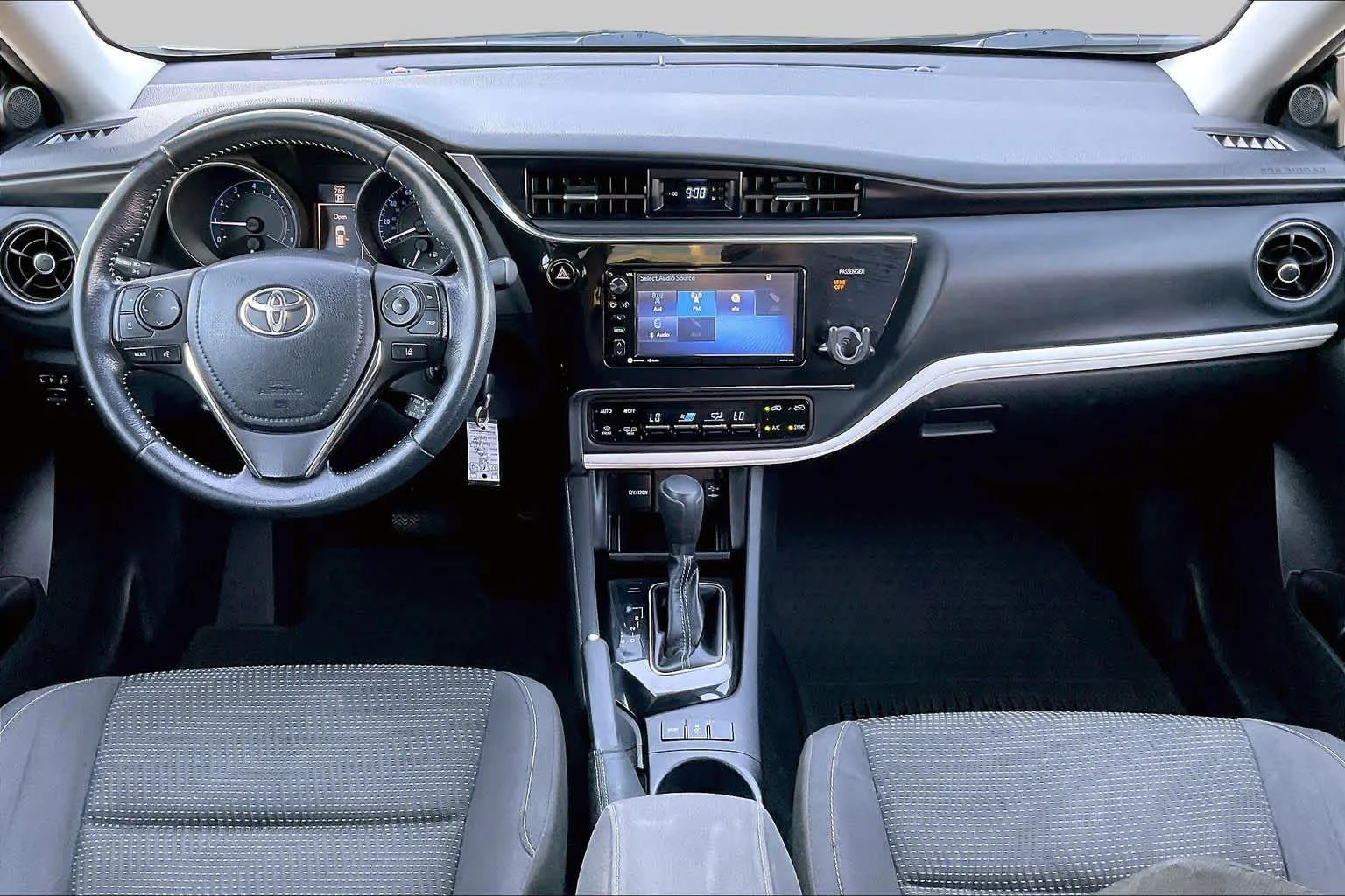 Used 2018 Blizzard Pearl Toyota  image 14