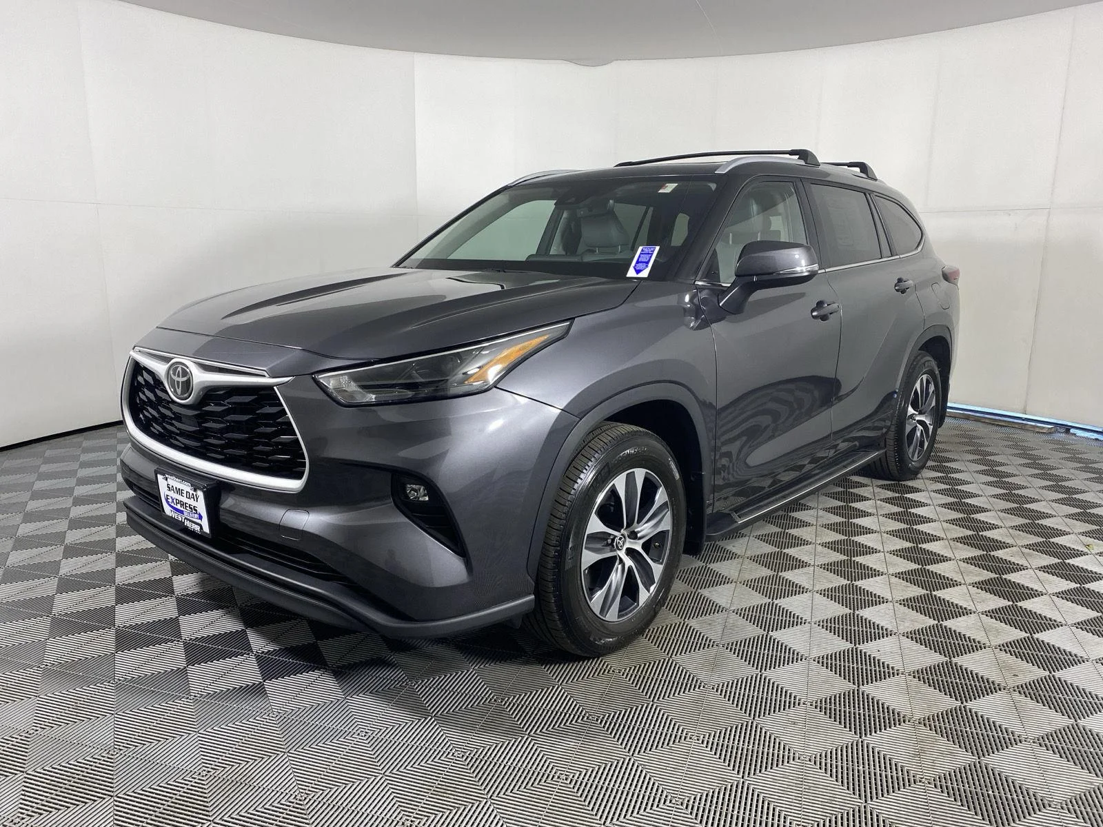 Used 2025 Magnetic Gray Metallic Toyota XLE image 3