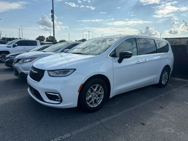 2024 Chrysler Pacifica Touring L