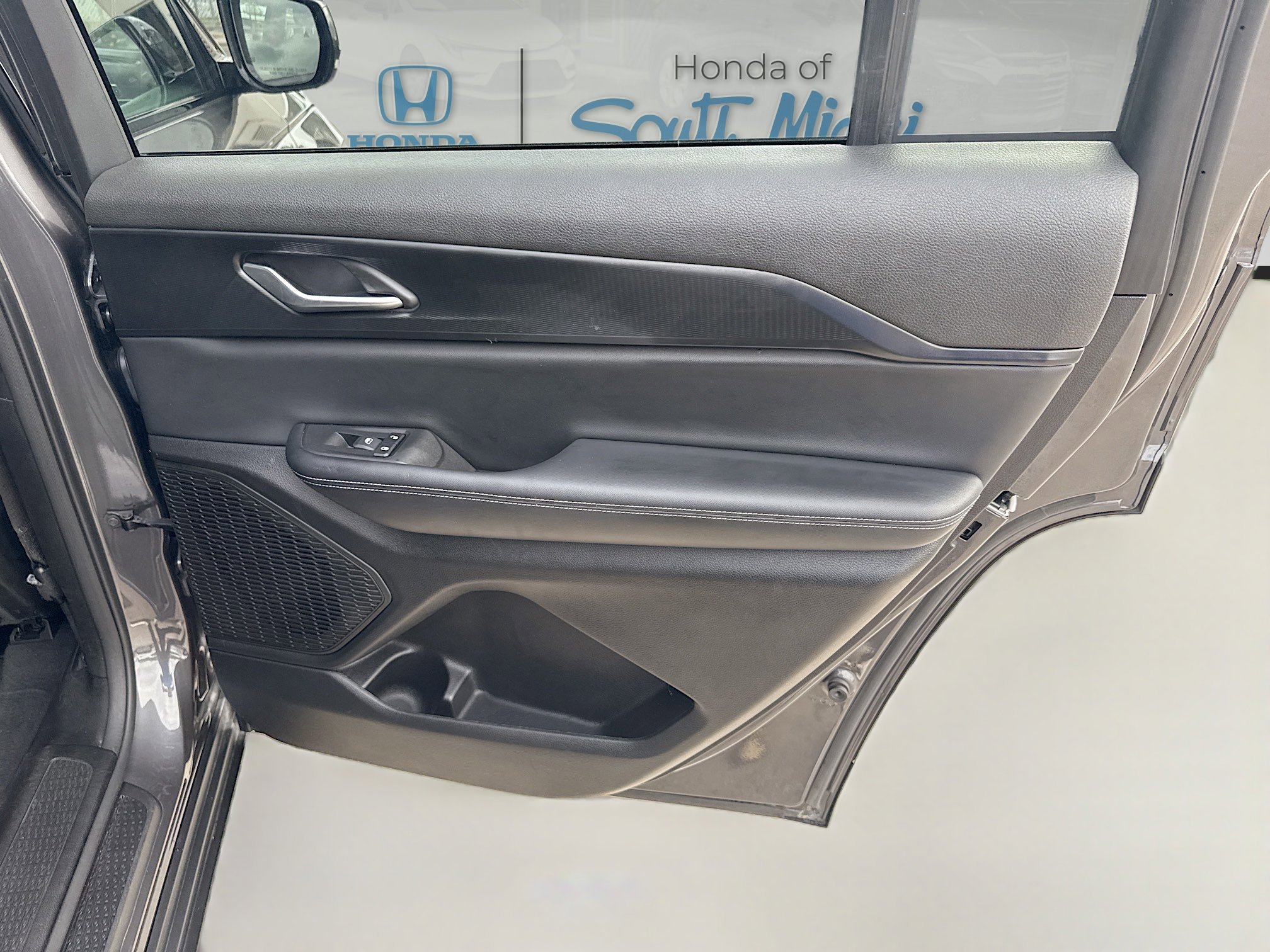 Used 2024 Baltic Gray Metallic Clearcoat Jeep Altitude image 30