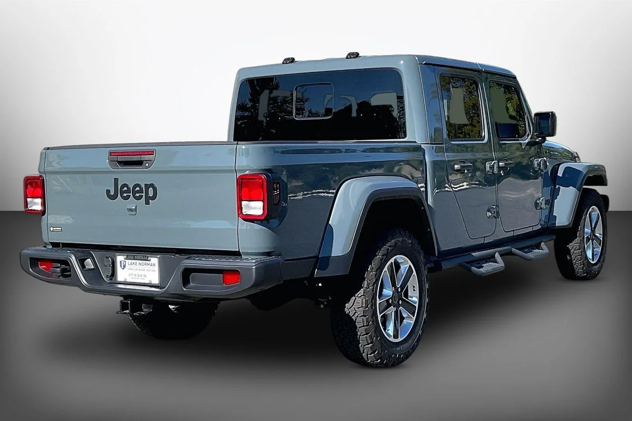 Used 2024 Gray Jeep Sport S image 8