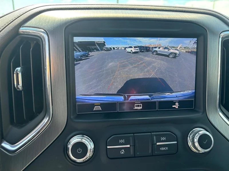 Used 2022 White Frost Tricoat GMC Denali image 21