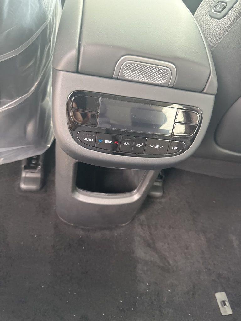 2026 Hyundai IONIQ 9 SE - Photo 33