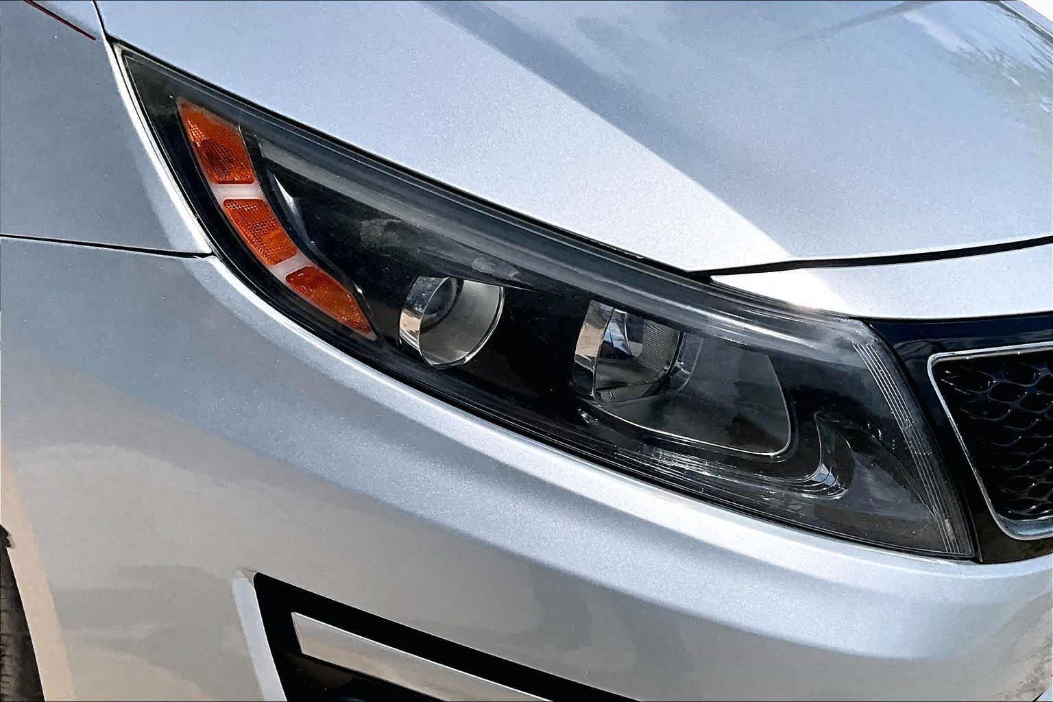 Used 2015 Sparkling Silver Kia LX image 27