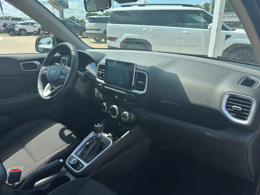 New 2026 Shimmering Silver Hyundai SEL image 27