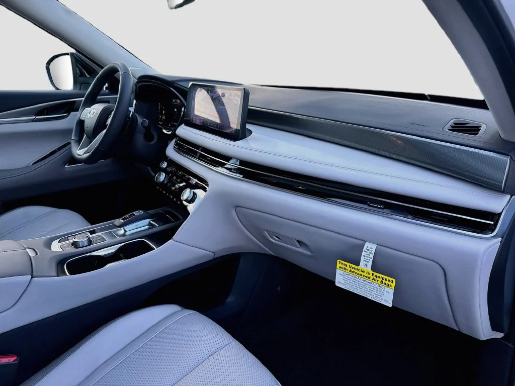 New 2027 White INFINITI LUXE image 32