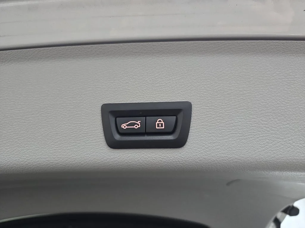 Used 2015 Alpine White BMW xDrive28i image 16