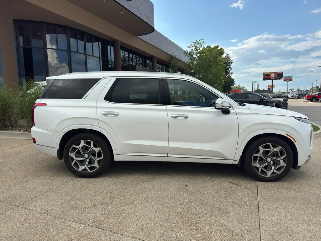 Used 2021 Hyper White Hyundai Calligraphy image 4