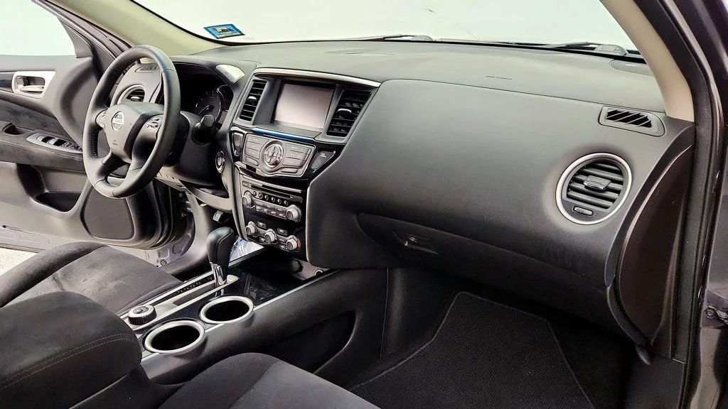 Used 2016 Gun Metallic Nissan 4WD 4dr SV image 23