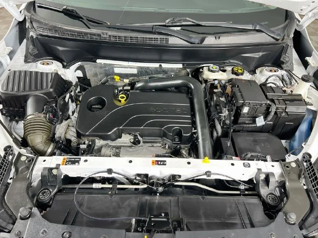 Used 2023 White GMC SLE image 27