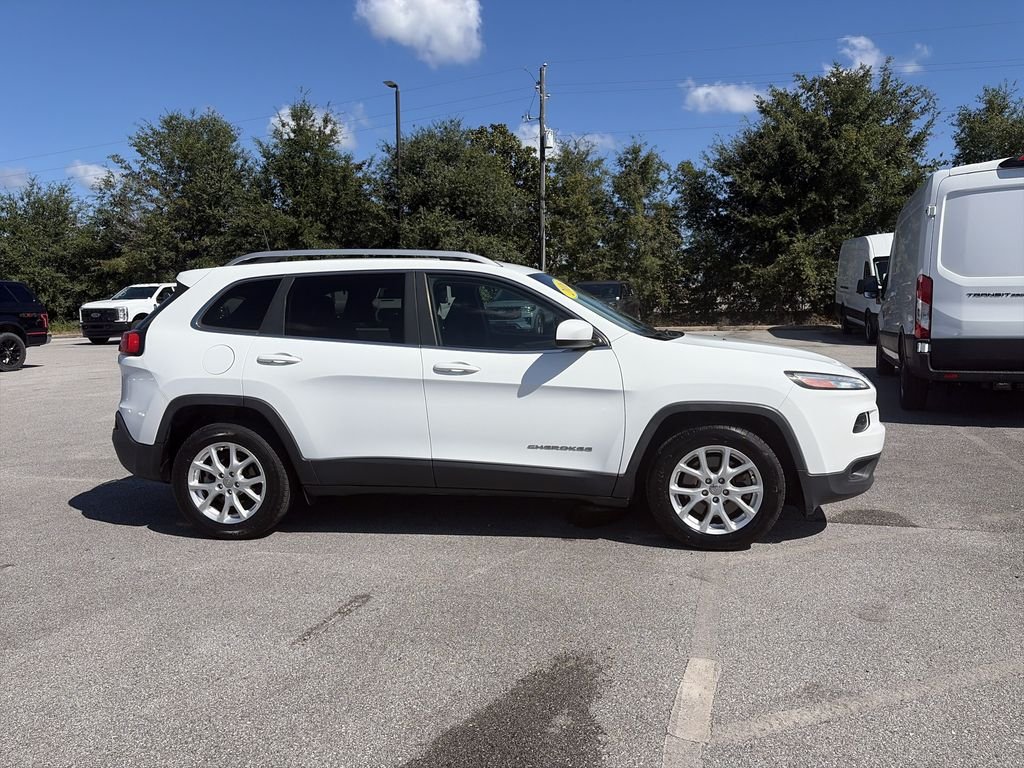 Used 2016 Bright White Clearcoat Jeep Latitude image 8
