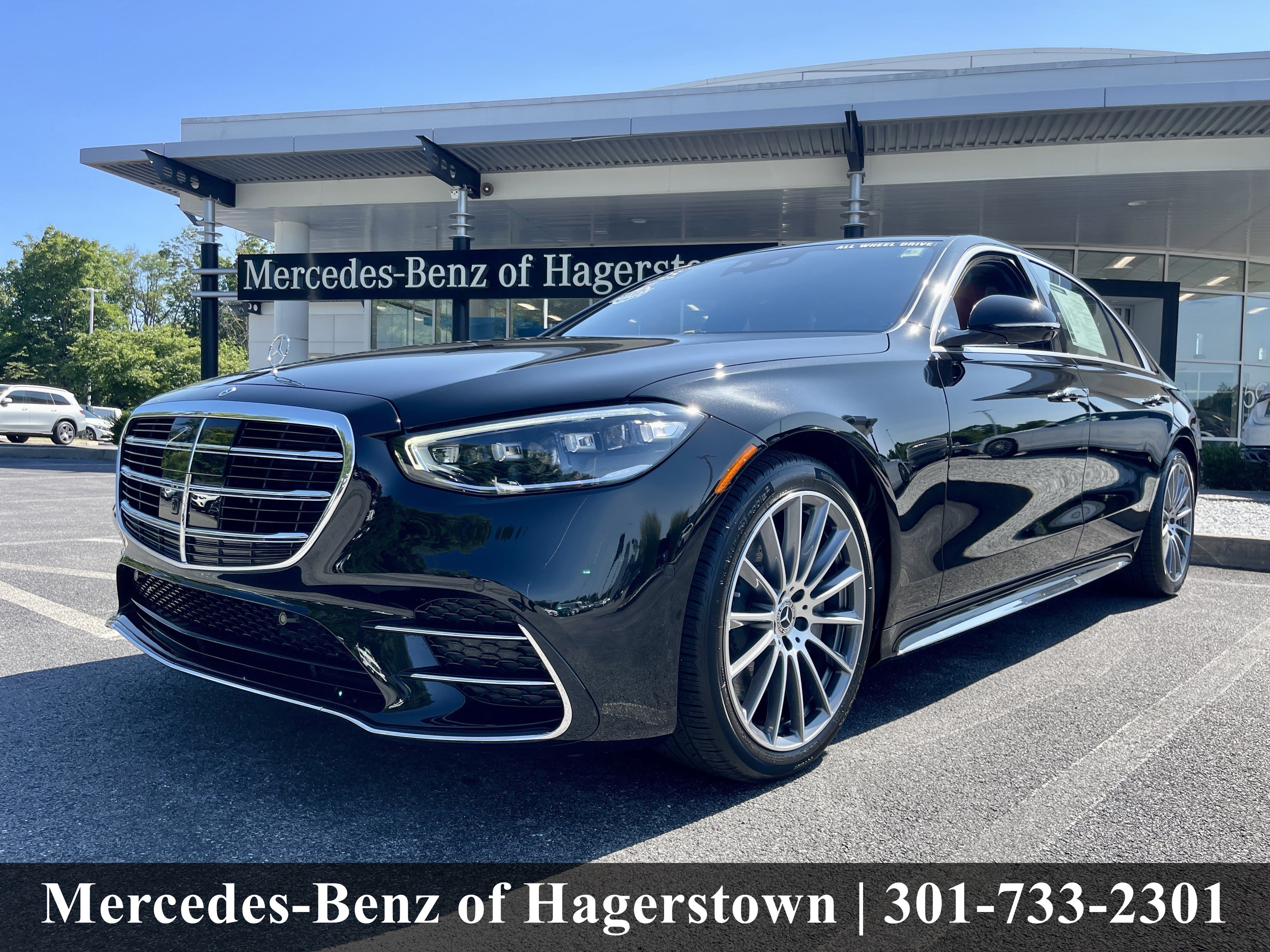 Certified Used 2025 Obsidian Black Metallic Mercedes-Benz S 580 4MATIC® Sedan image 3