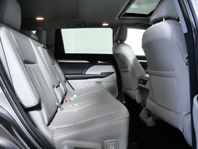 Used 2015 Gray Toyota XLE V6 image 11