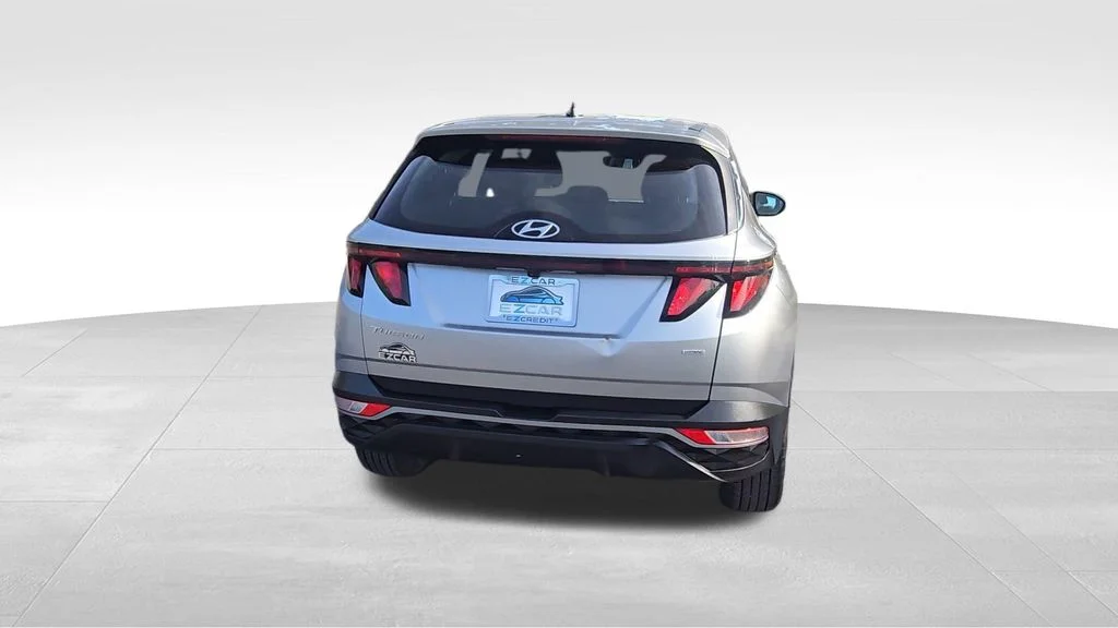 Used 2022 Shimmering Silver Hyundai SE image 8