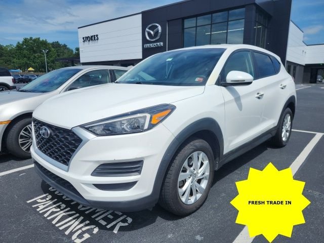 Used 2020 White Hyundai SE image 1