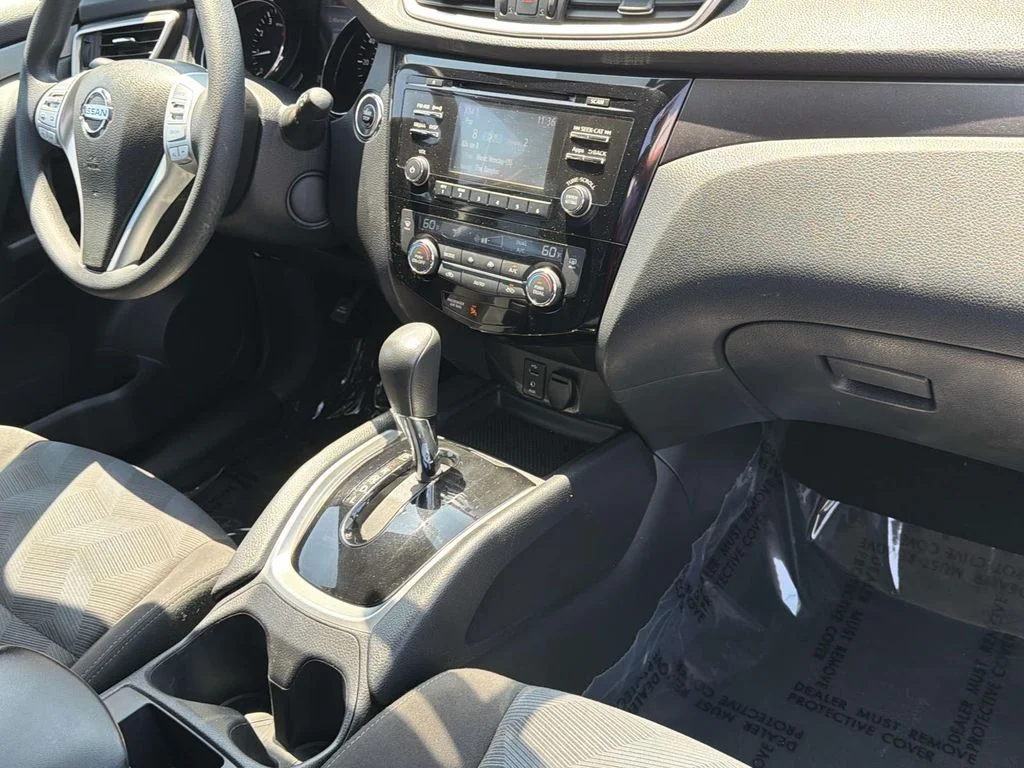 Used 2016 Cayenne Red Nissan SV image 34