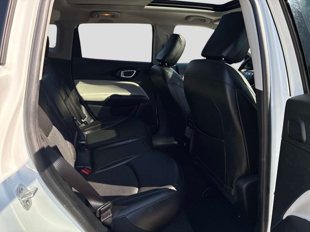Used 2022 White Jeep Limited image 10