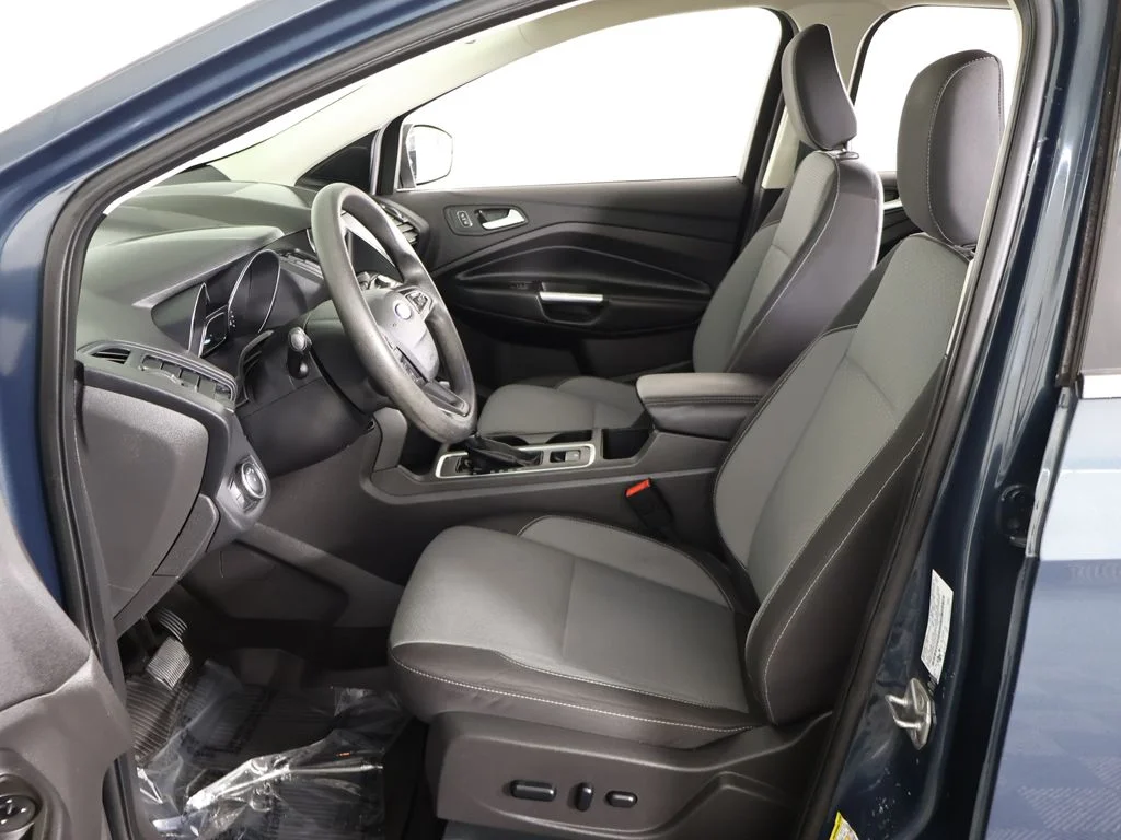 Used 2019 Green Ford SE image 25