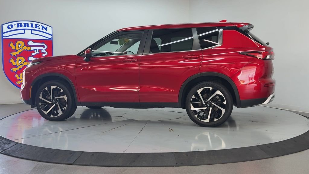 Used 2022 Red Mitsubishi  image 7