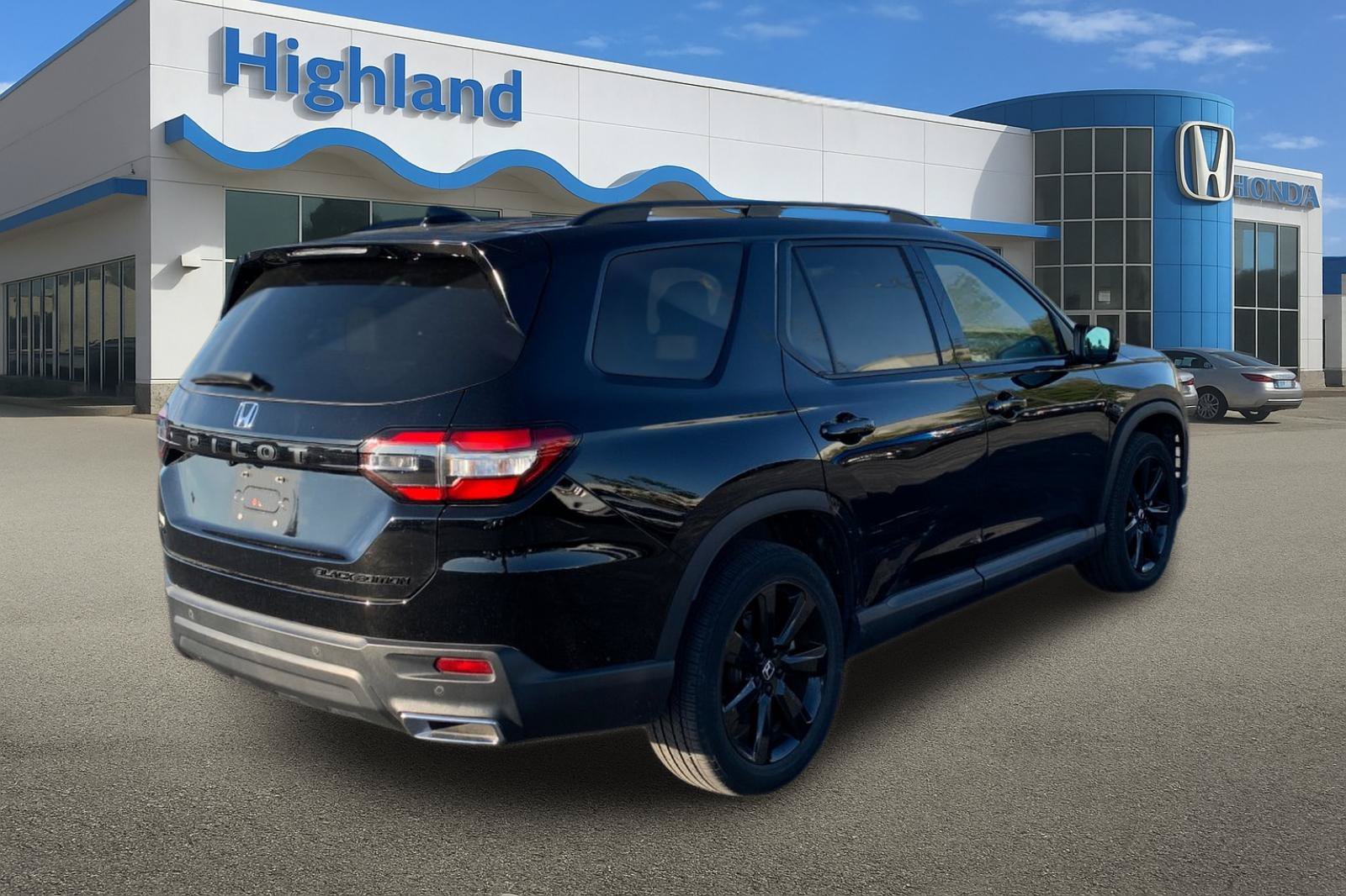 Certified Used 2025 Black Honda Black Edition image 5