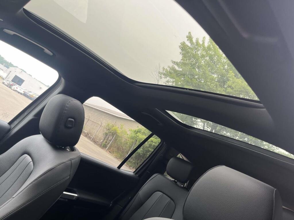 New 2026 Mountain Grey Metallic Mercedes-Benz GLB 250 image 5