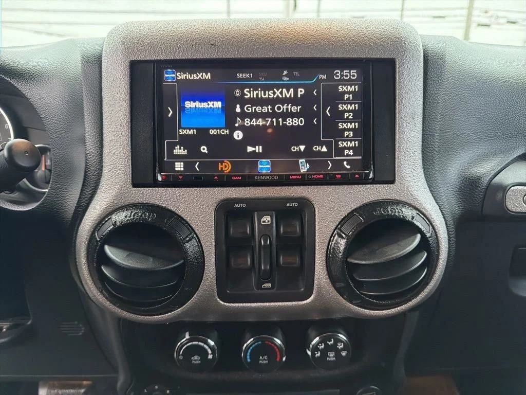 Used 2015 Silver Jeep Unlimited Sport image 48