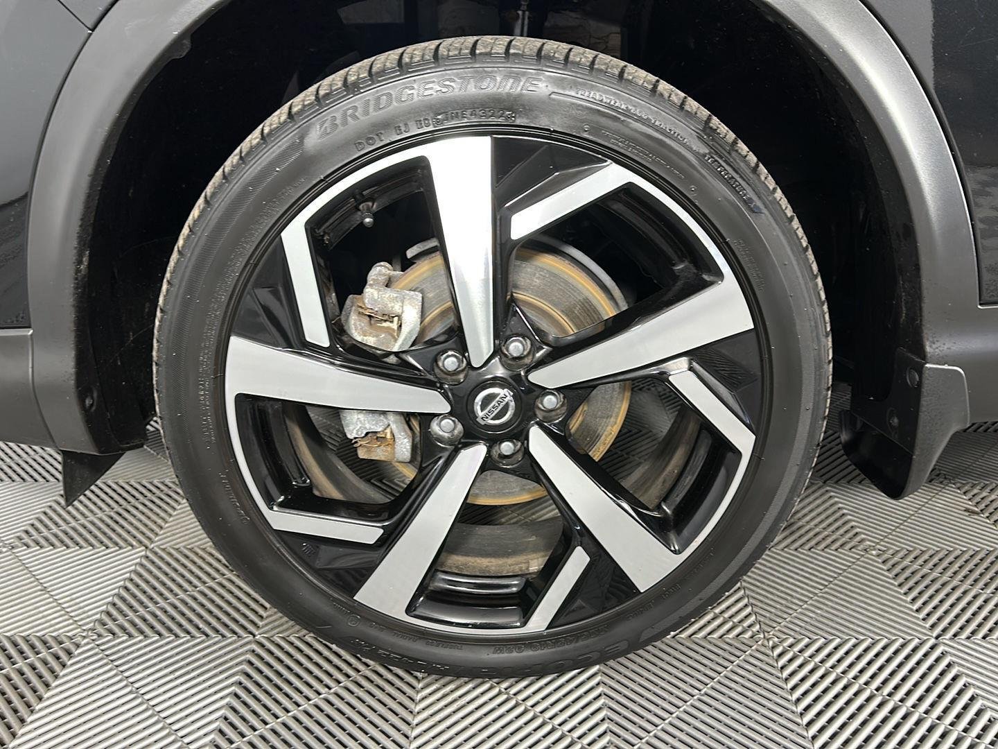Certified Used 2022 Magnetic Black Pearl Nissan SL image 15