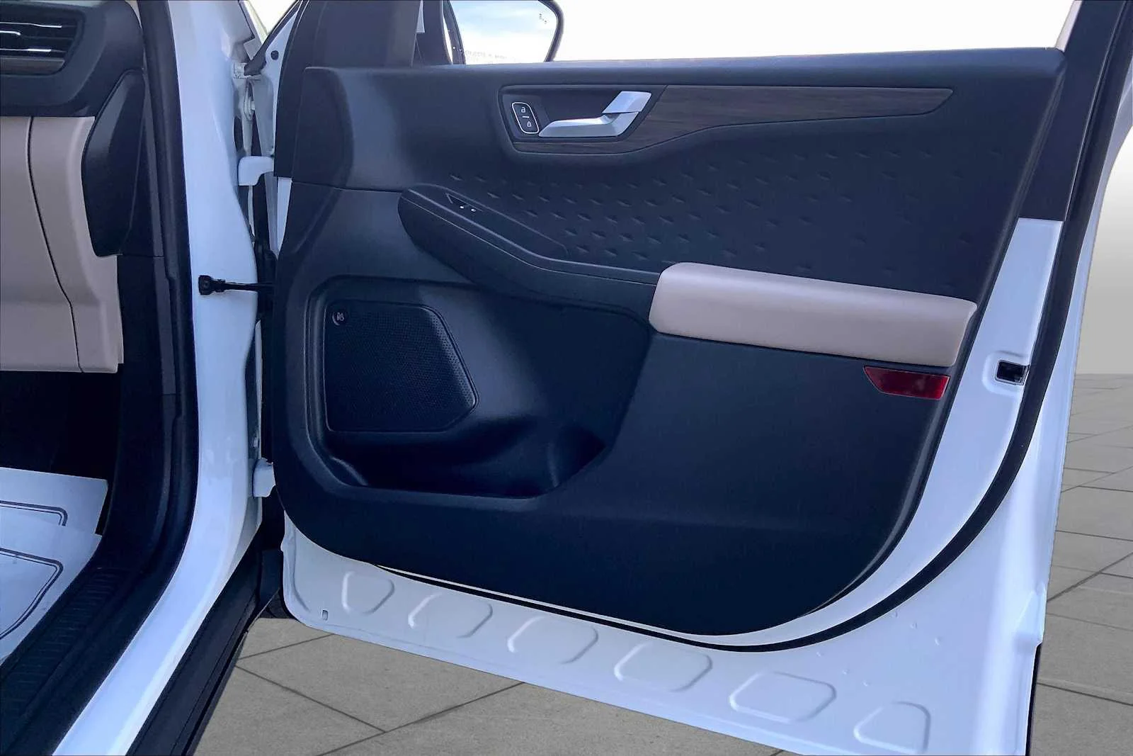Used 2020 Star White Metallic Tri-Coat Ford Titanium Hybrid image 23