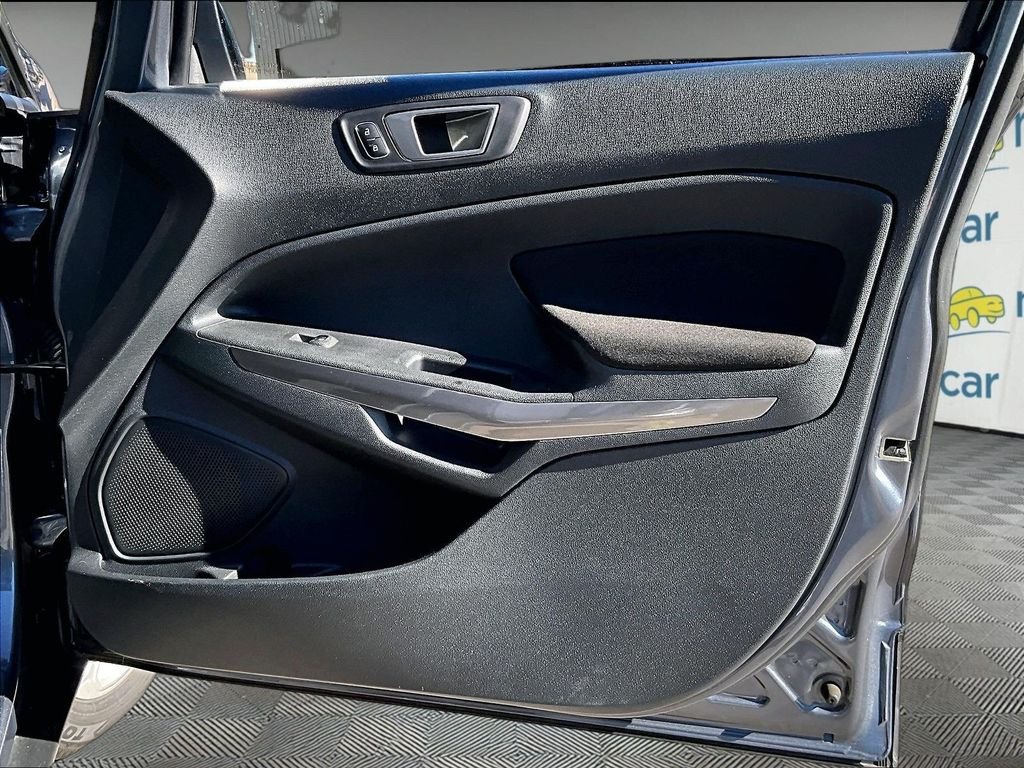 Used 2022 Smoke Metallic Ford SE image 12