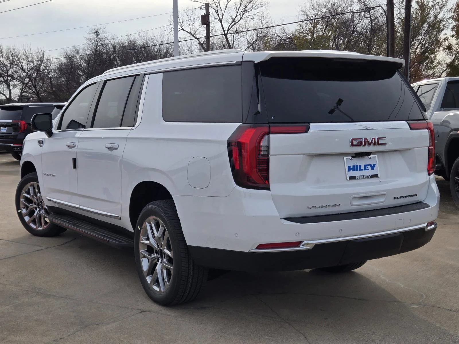 New 2026 Summit White GMC Elevation image 3