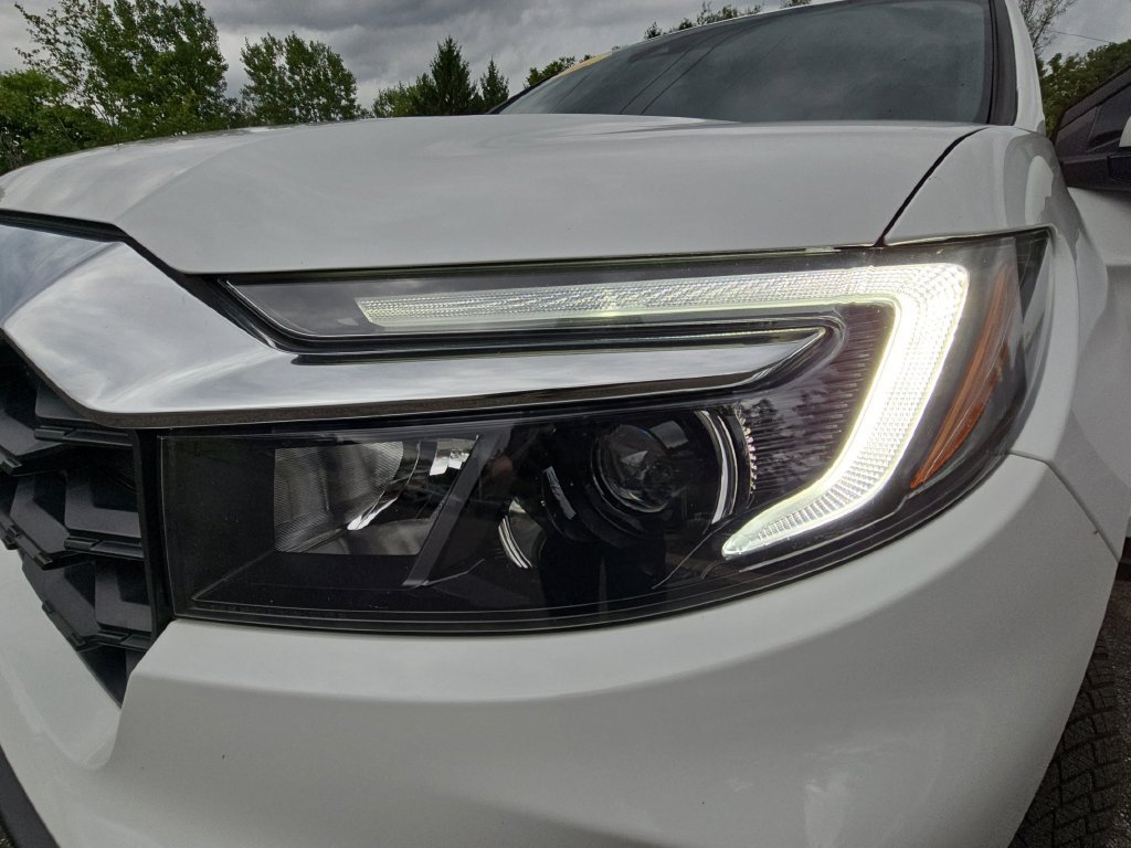 Used 2022 Beige Honda EX-L image 33