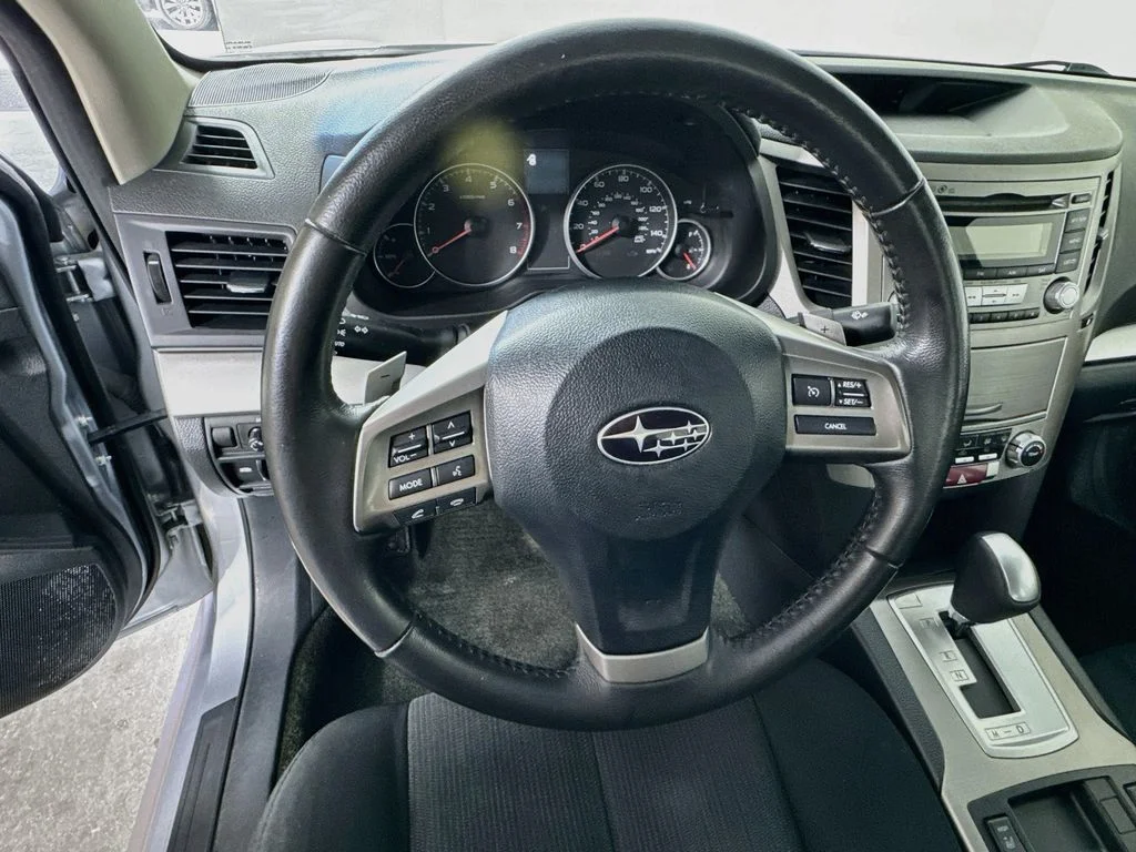 Used 2013 Silver Subaru 2.5i image 11