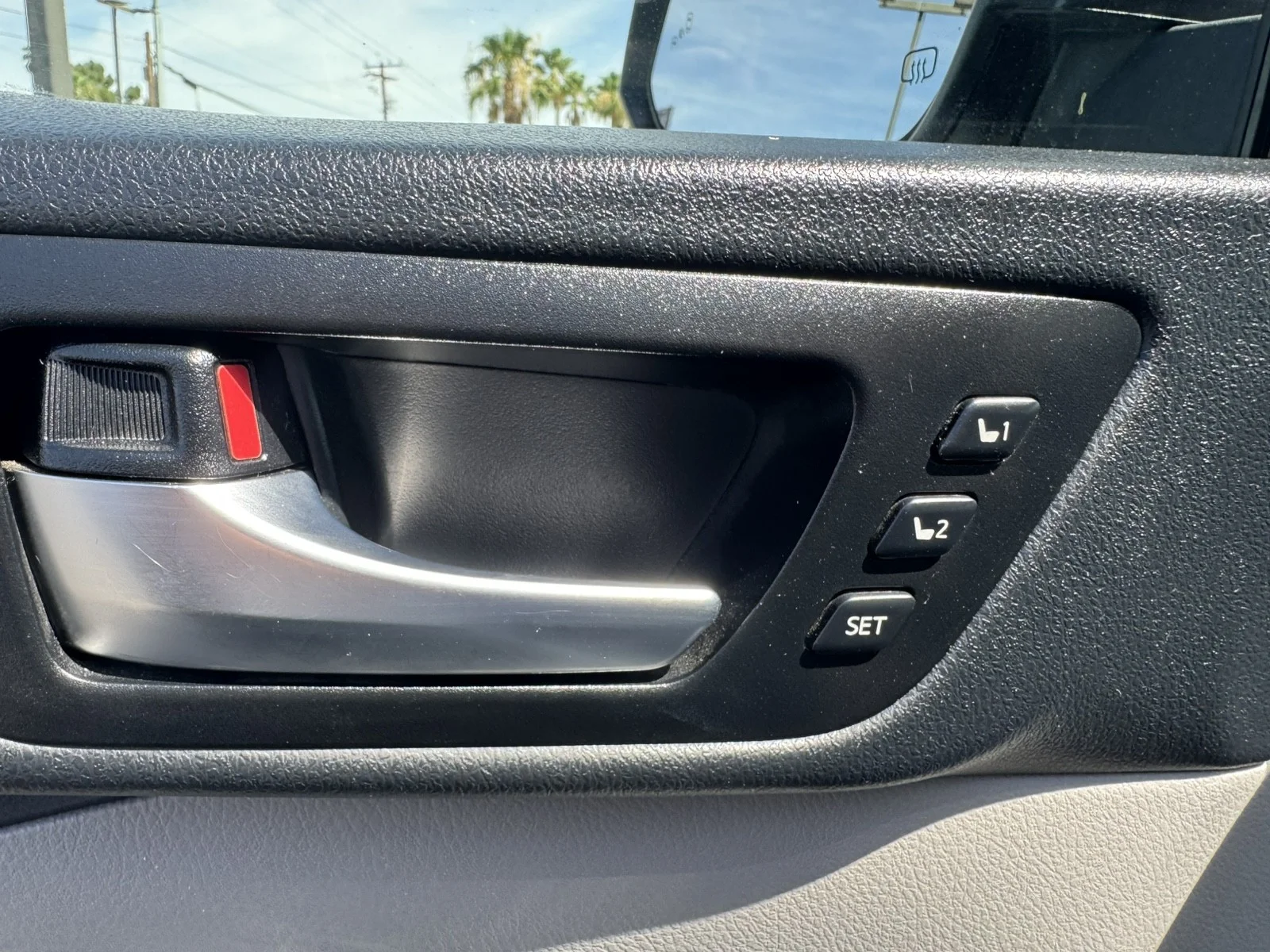 Used 2019  Toyota Hybrid Limited image 13