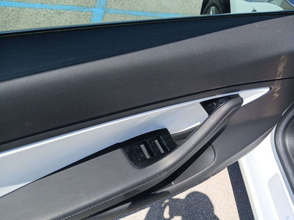 Used 2019  Tesla Long Range image 11