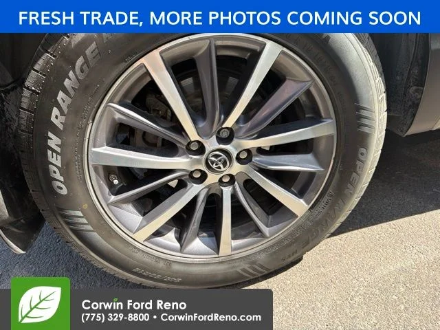Used 2017 Jade Metallic Toyota XLE image 20