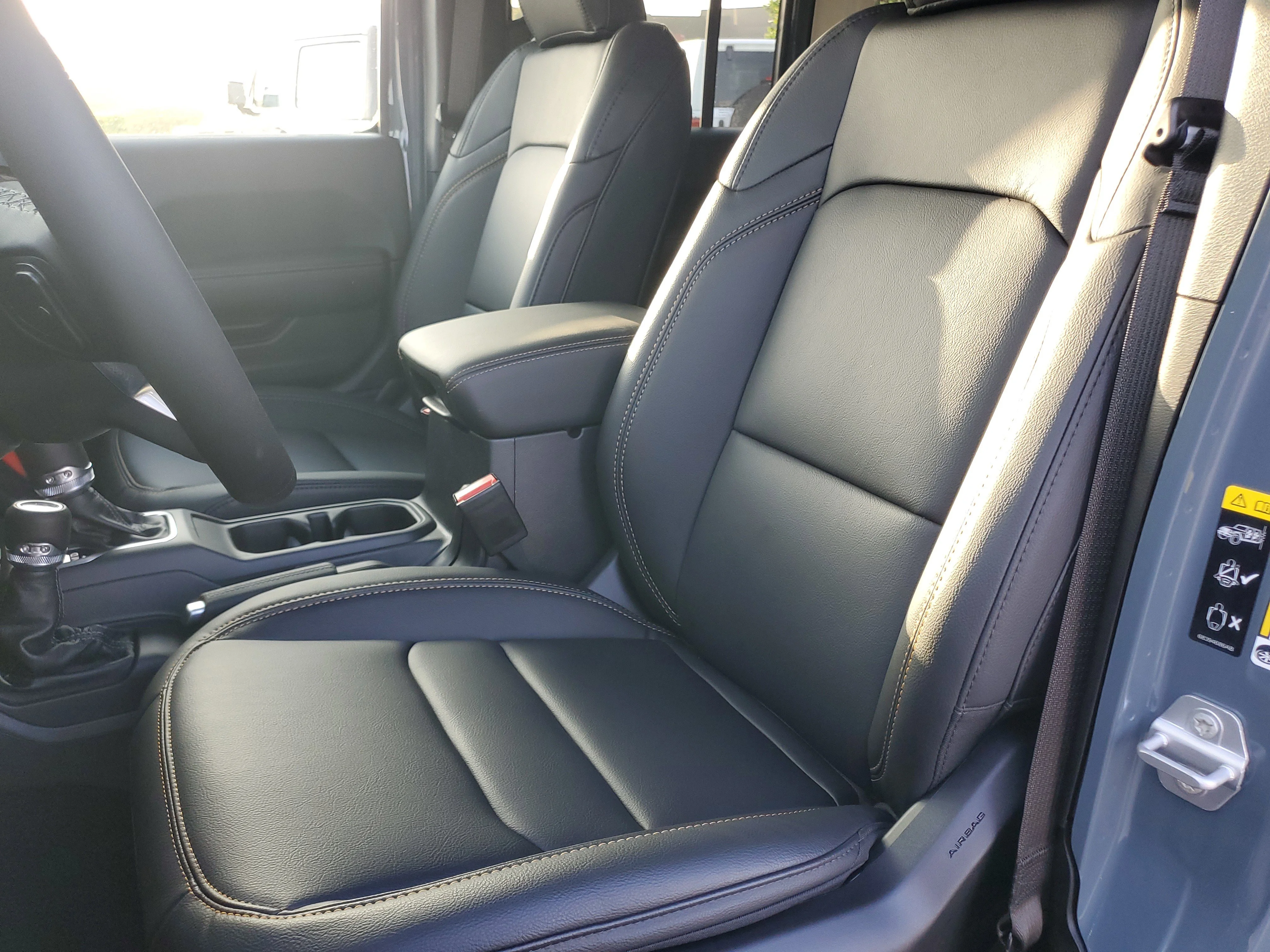New 2026 Anvil Clear-Coat Exterior Paint Jeep Sahara image 13