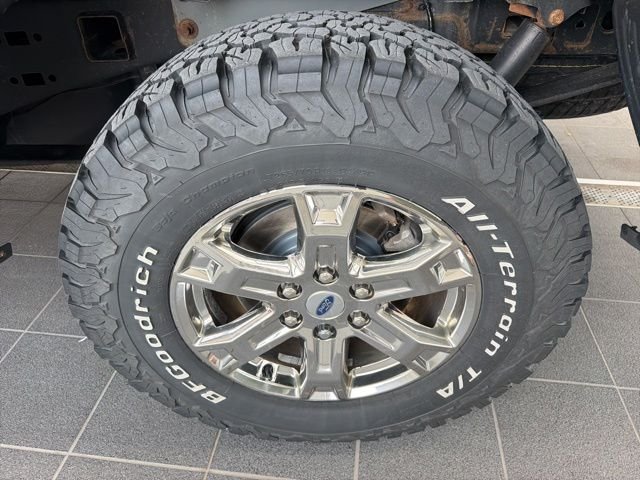 Used 2021 Antimatter Blue Metallic Ford Lariat image 6
